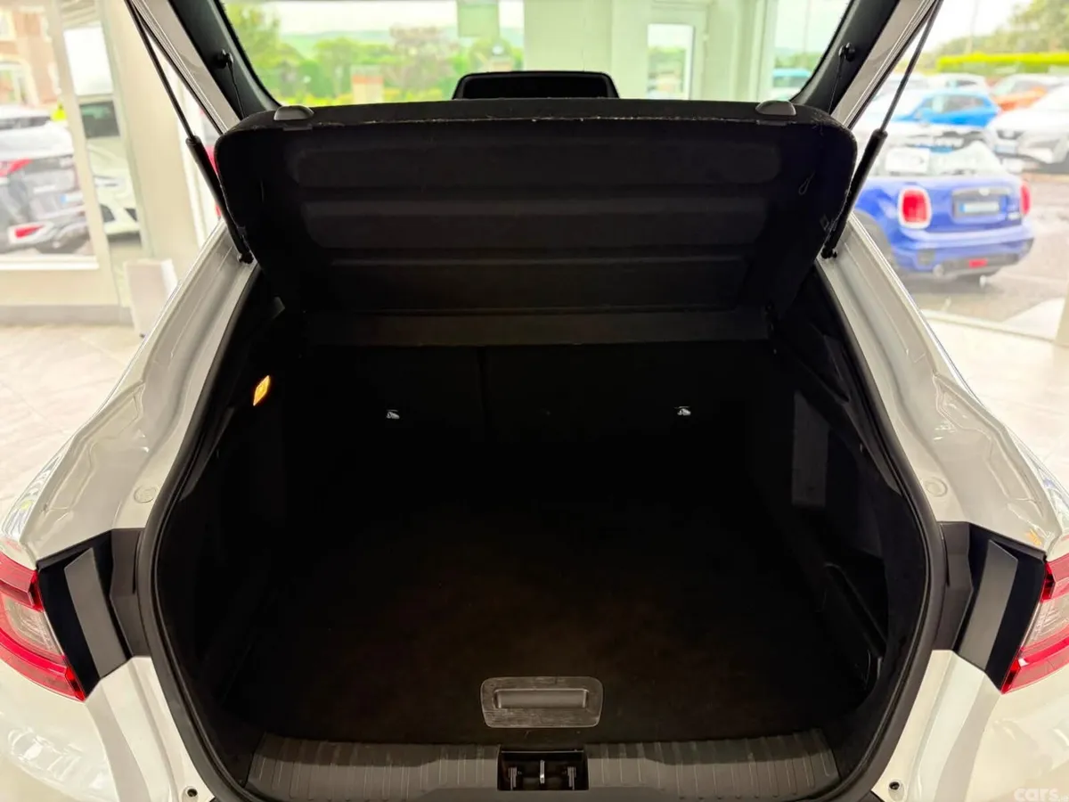 Renault Arkana SUV, Petrol Hybrid, 2023, White