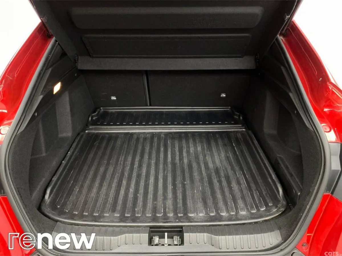 Renault Arkana Hatchback, Petrol Hybrid, 2025, Red