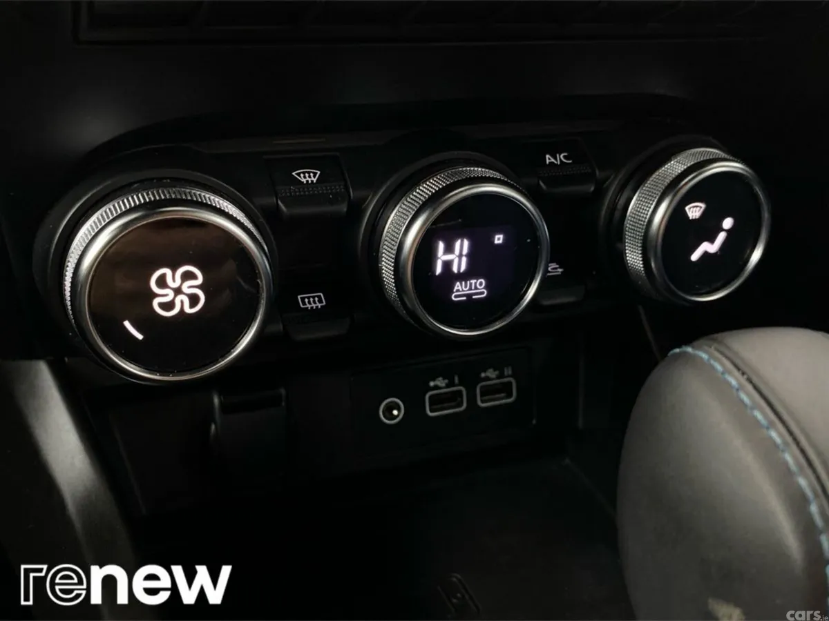 Renault Arkana Hatchback, Petrol Hybrid, 2025, Red