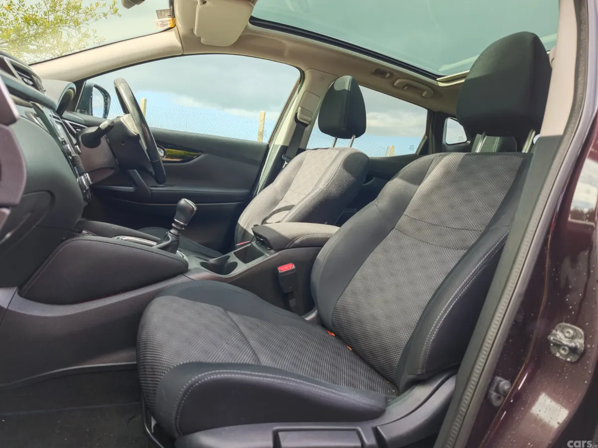 Nissan Qashqai Hatchback, Diesel, 2016, Black