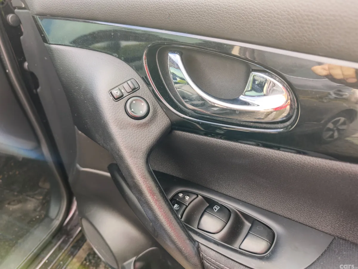 Nissan Qashqai Hatchback, Diesel, 2016, Black