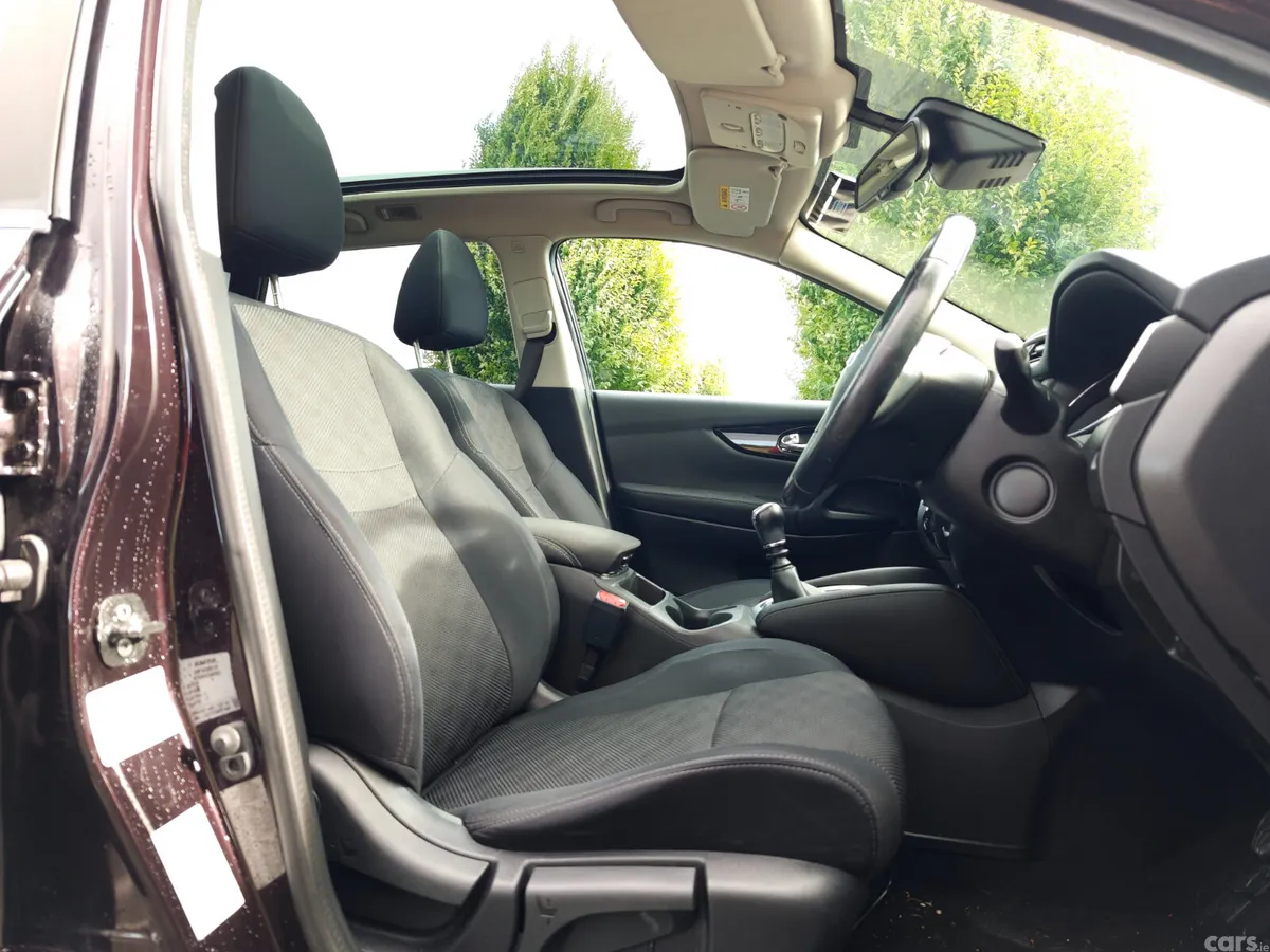 Nissan Qashqai Hatchback, Diesel, 2016, Black