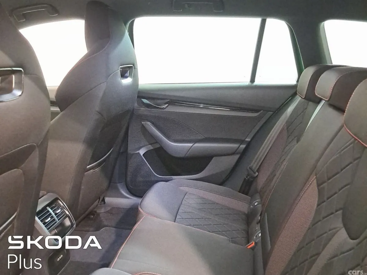 Skoda Octavia Estate, Diesel, 2024, Green