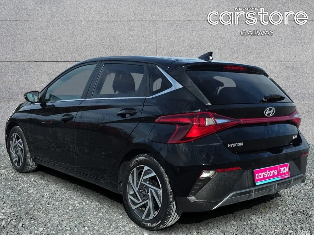 Hyundai i20 Hatchback, Petrol, 2024, Black
