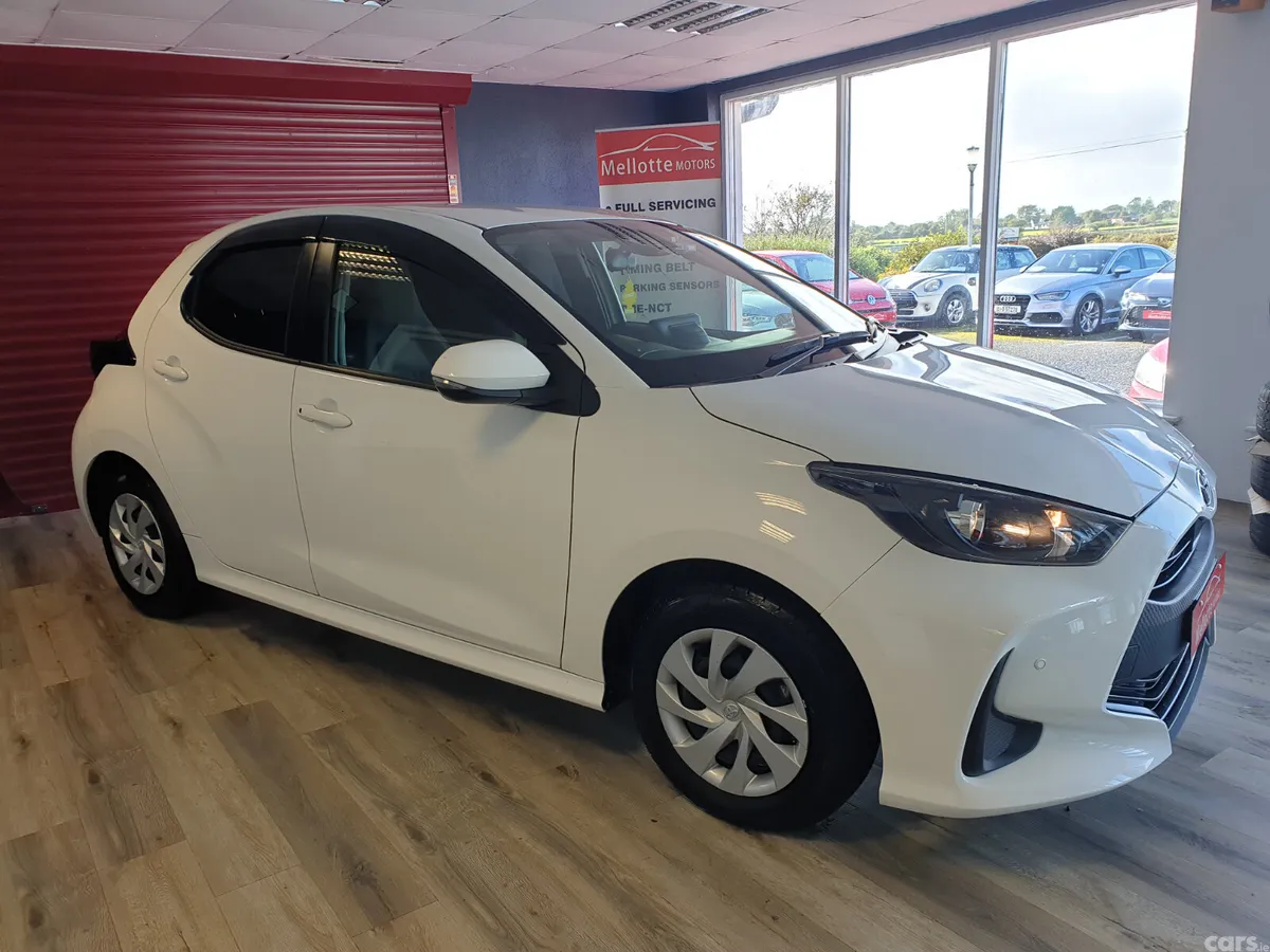 Toyota Yaris Hatchback, Petrol Hybrid, 2021, White