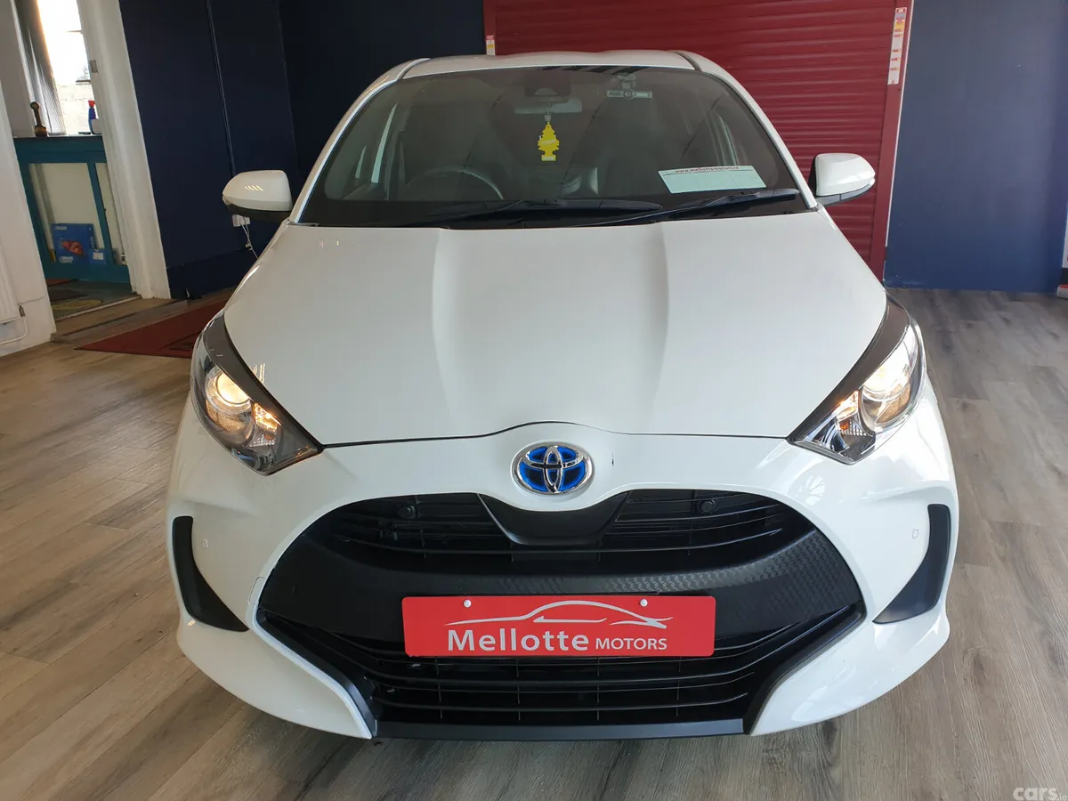 Toyota Yaris Hatchback, Petrol Hybrid, 2021, White