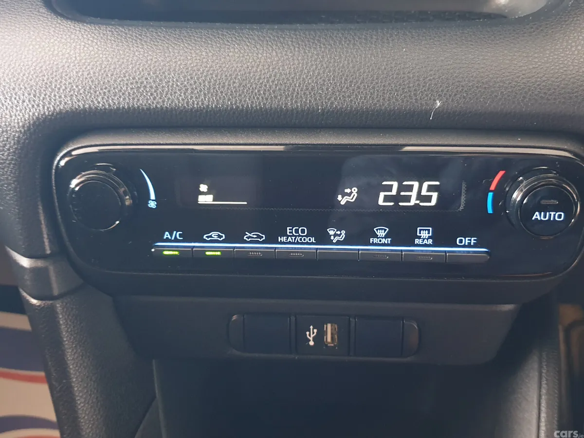 Toyota Yaris Hatchback, Petrol Hybrid, 2021, White
