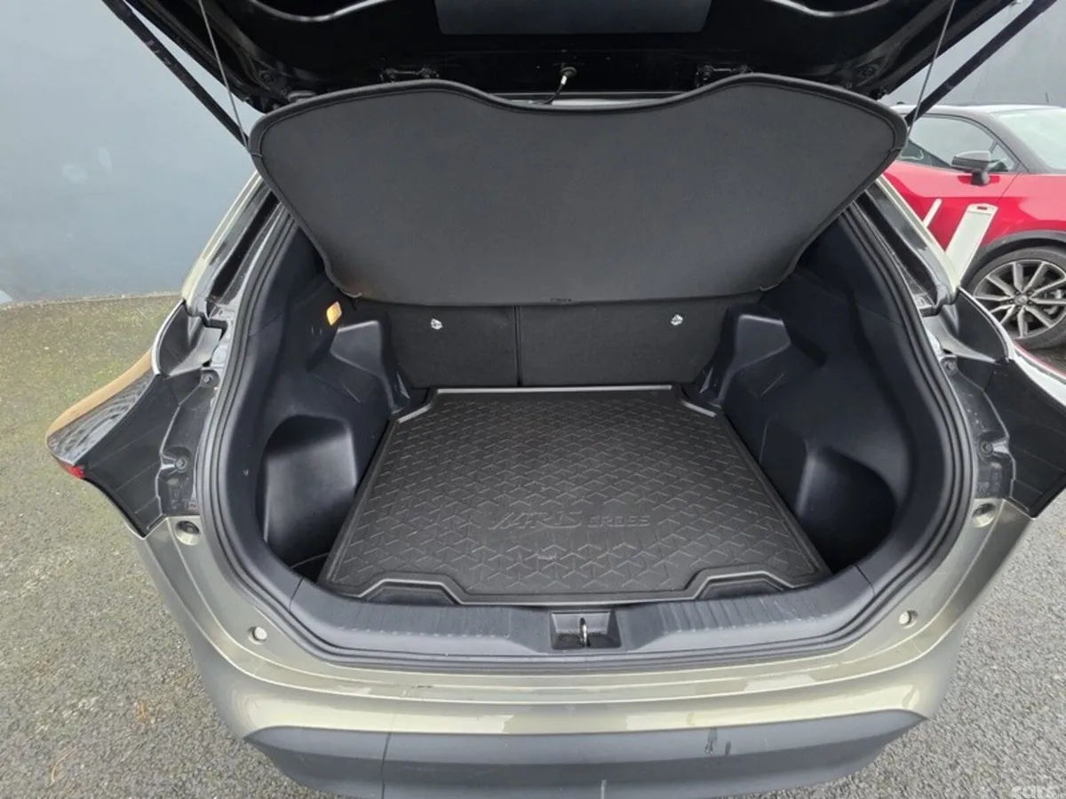 Toyota Yaris Cross SUV, Petrol Hybrid, 2024, Bronze