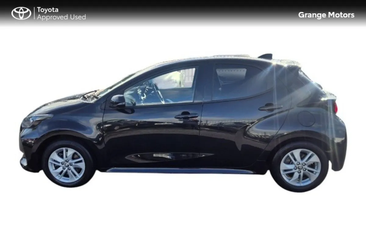 Toyota Yaris Hatchback, Petrol Hybrid, 2023, Black