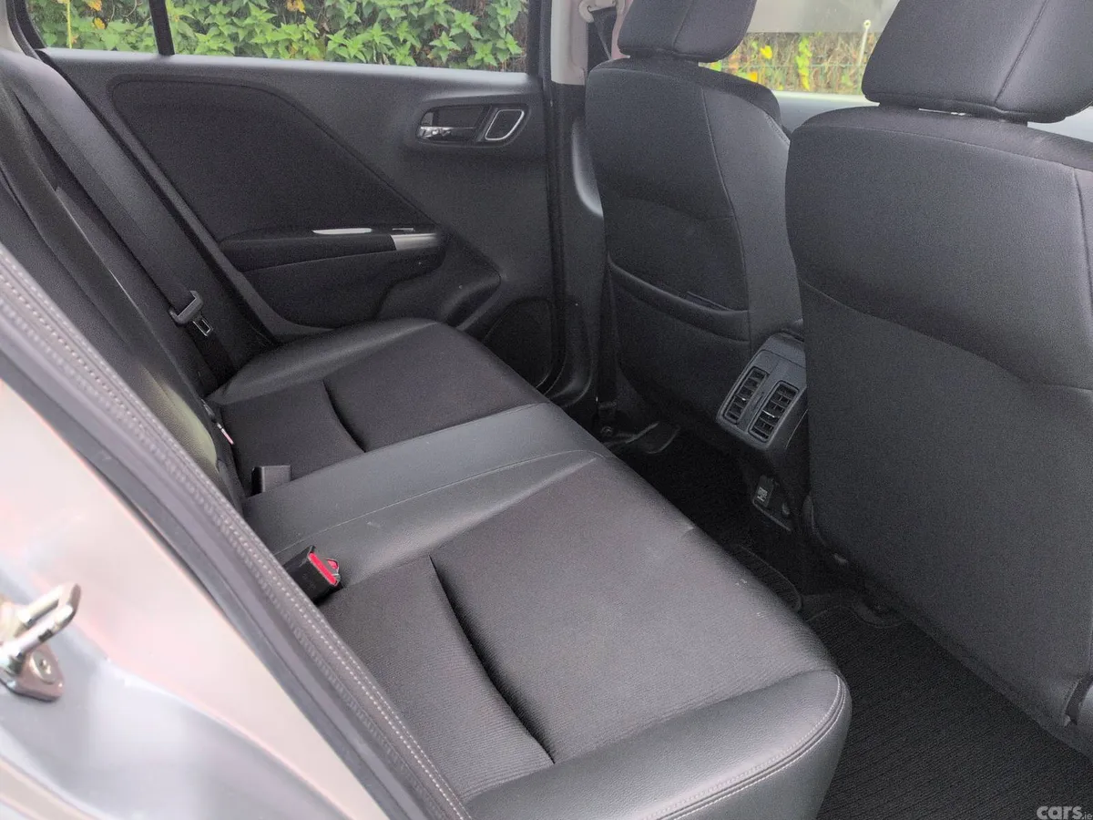 Honda Grace Saloon, Petrol Hybrid, 2015, Silver