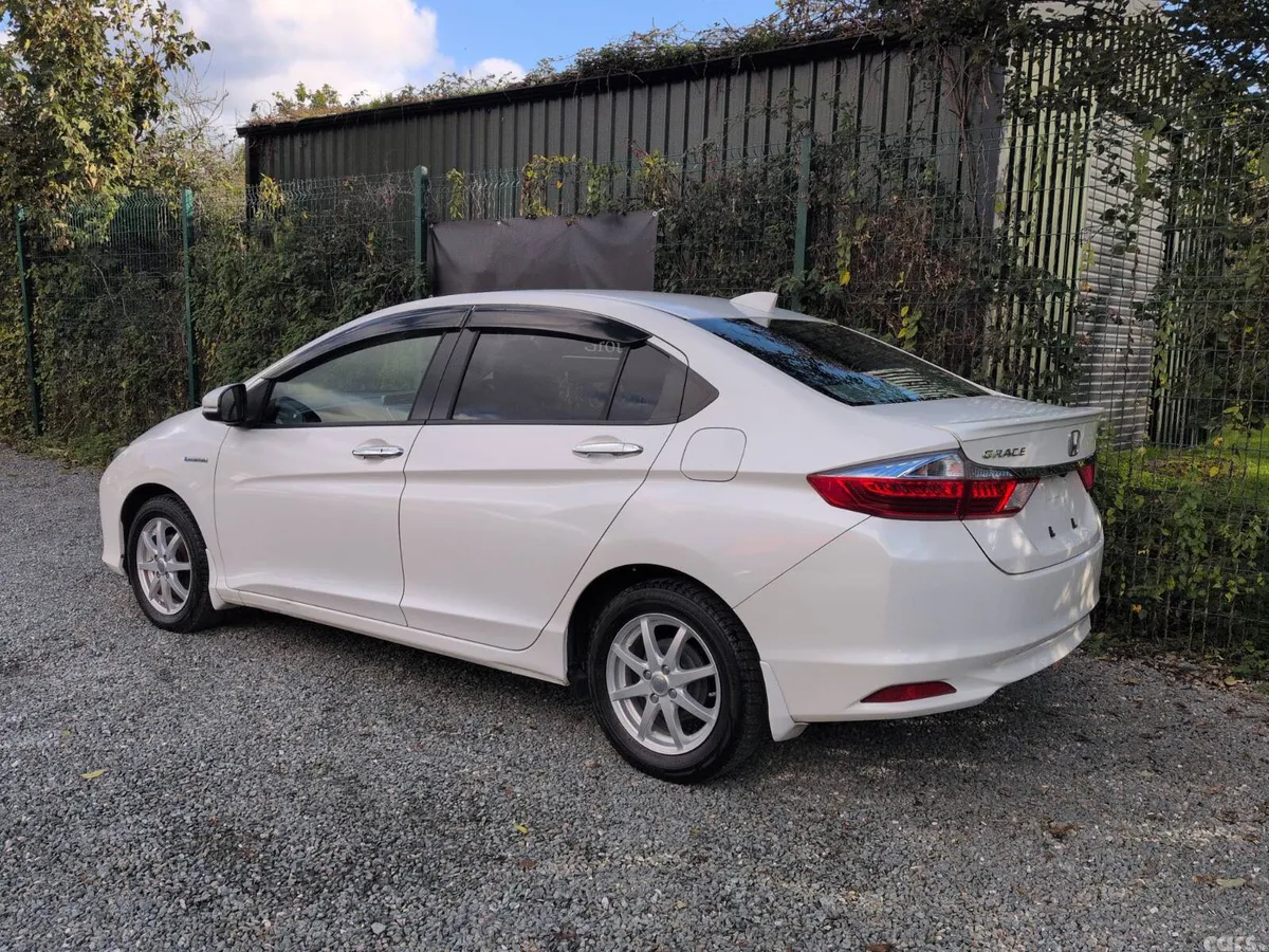 Honda Grace Saloon, Petrol Hybrid, 2015, White
