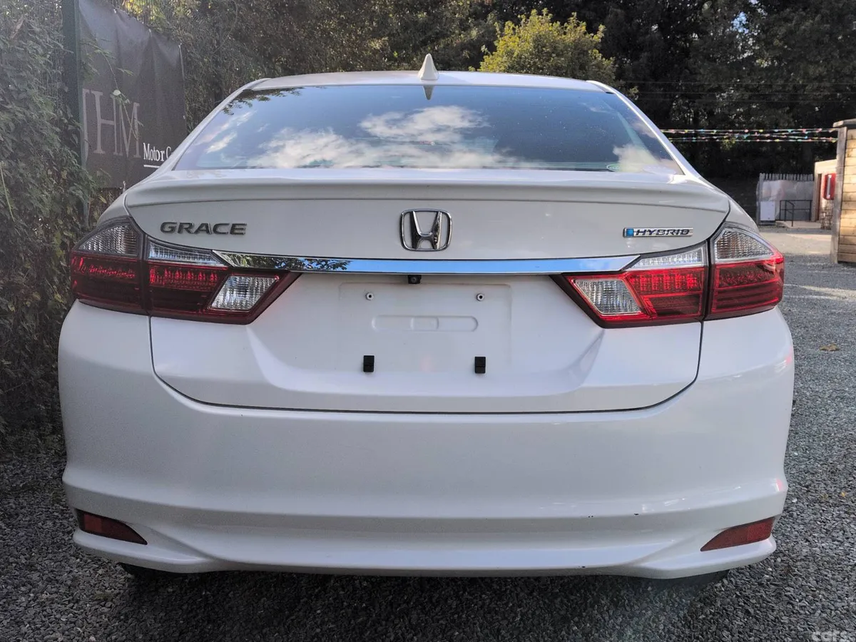Honda Grace Saloon, Petrol Hybrid, 2015, White