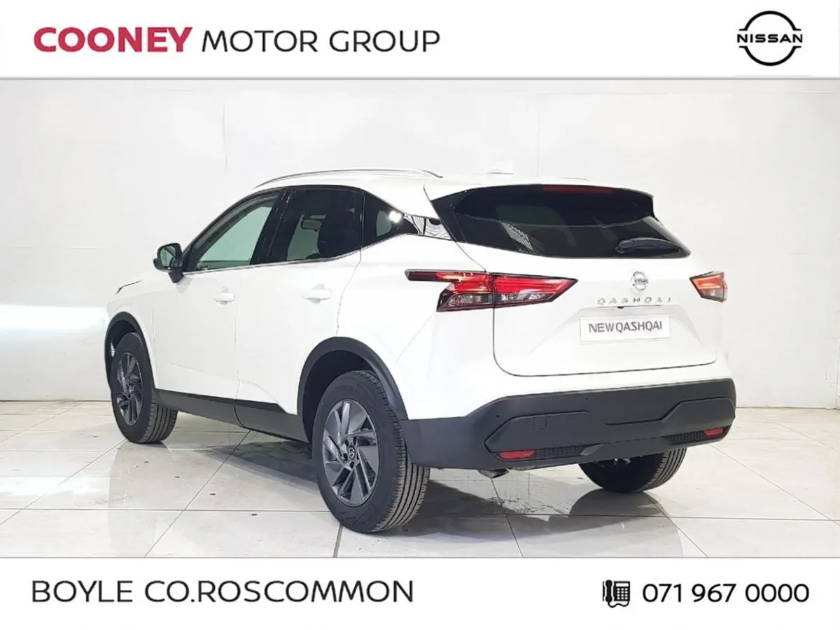 Nissan Qashqai MPV, Petrol, 2022, White
