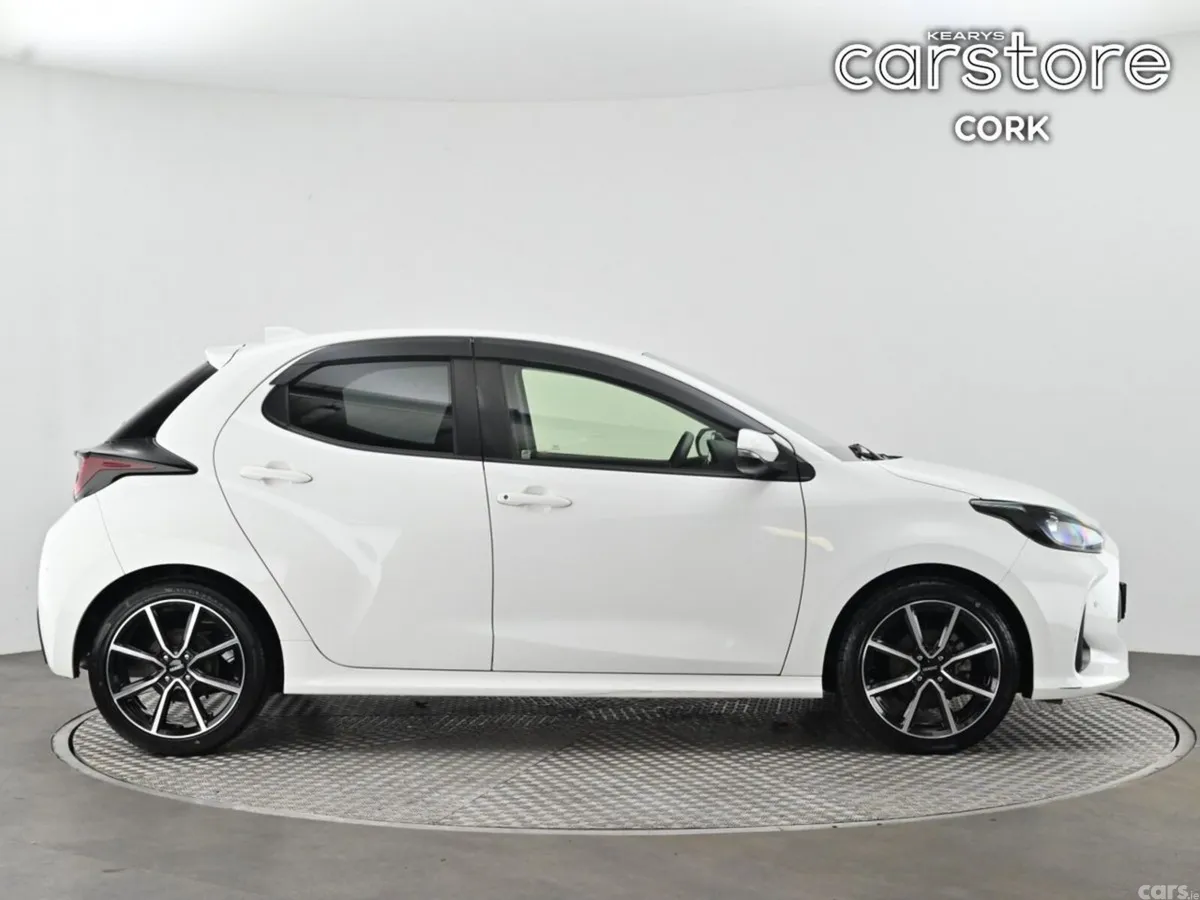 Toyota Yaris Hatchback, Petrol Hybrid, 2021, White
