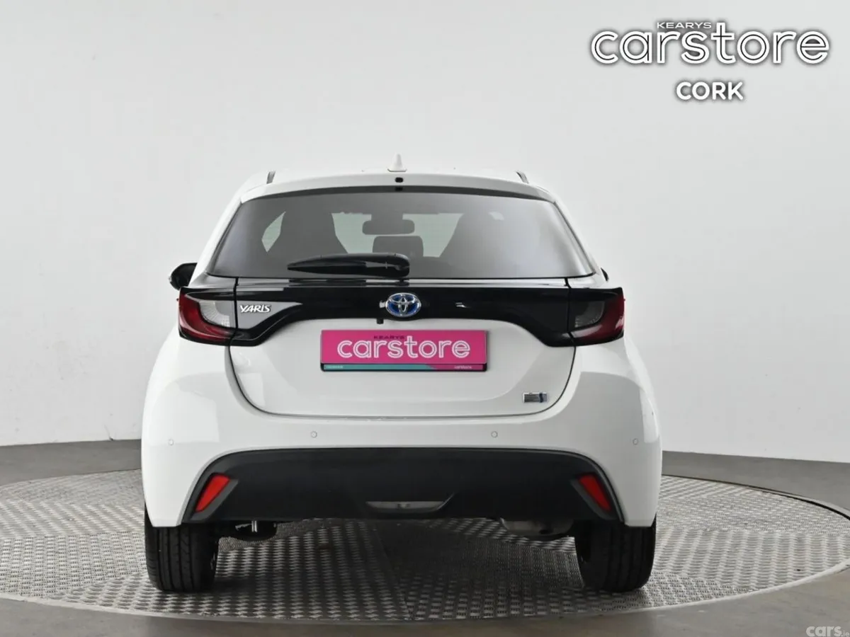 Toyota Yaris Hatchback, Petrol Hybrid, 2021, White