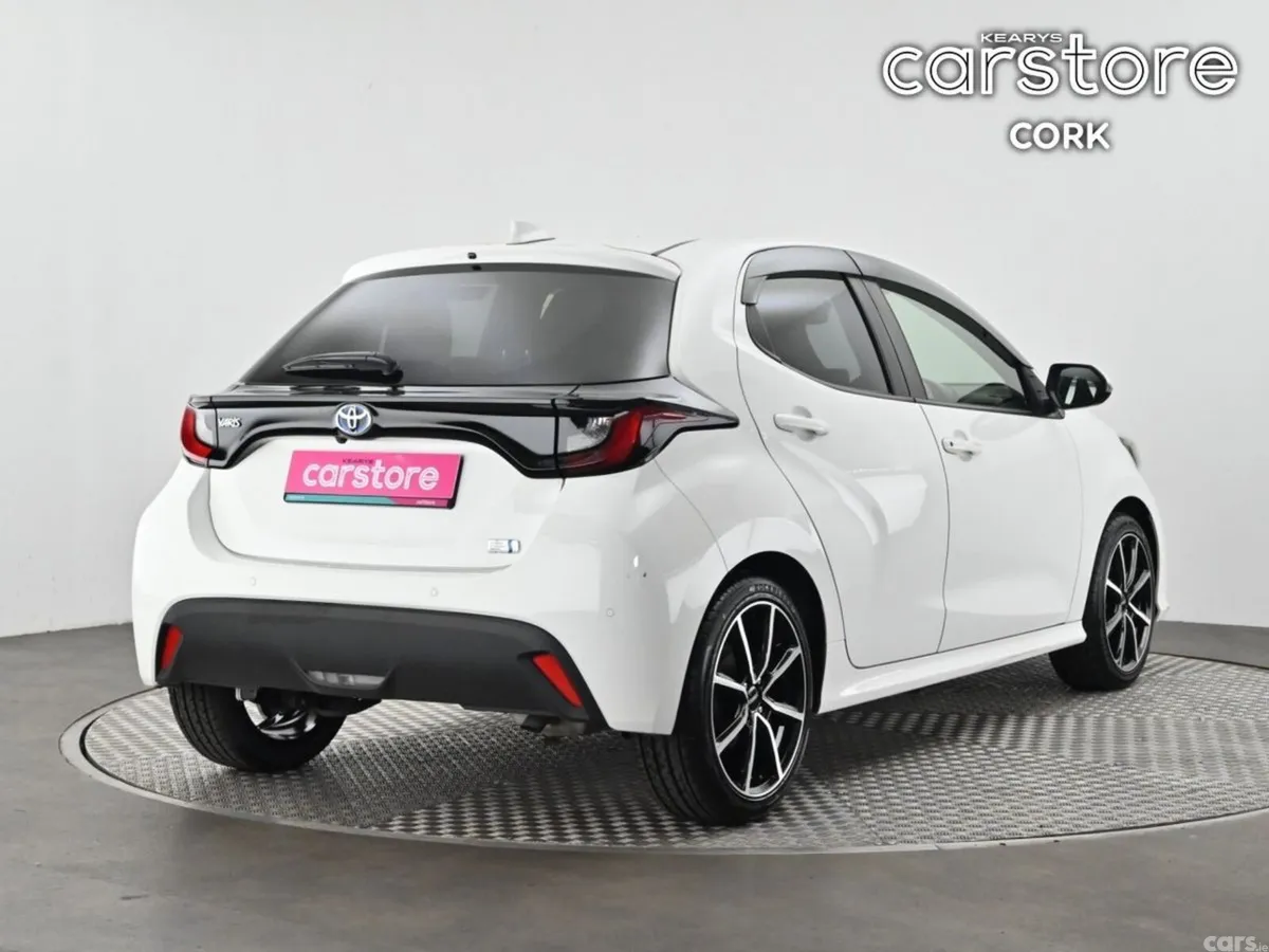 Toyota Yaris Hatchback, Petrol Hybrid, 2021, White