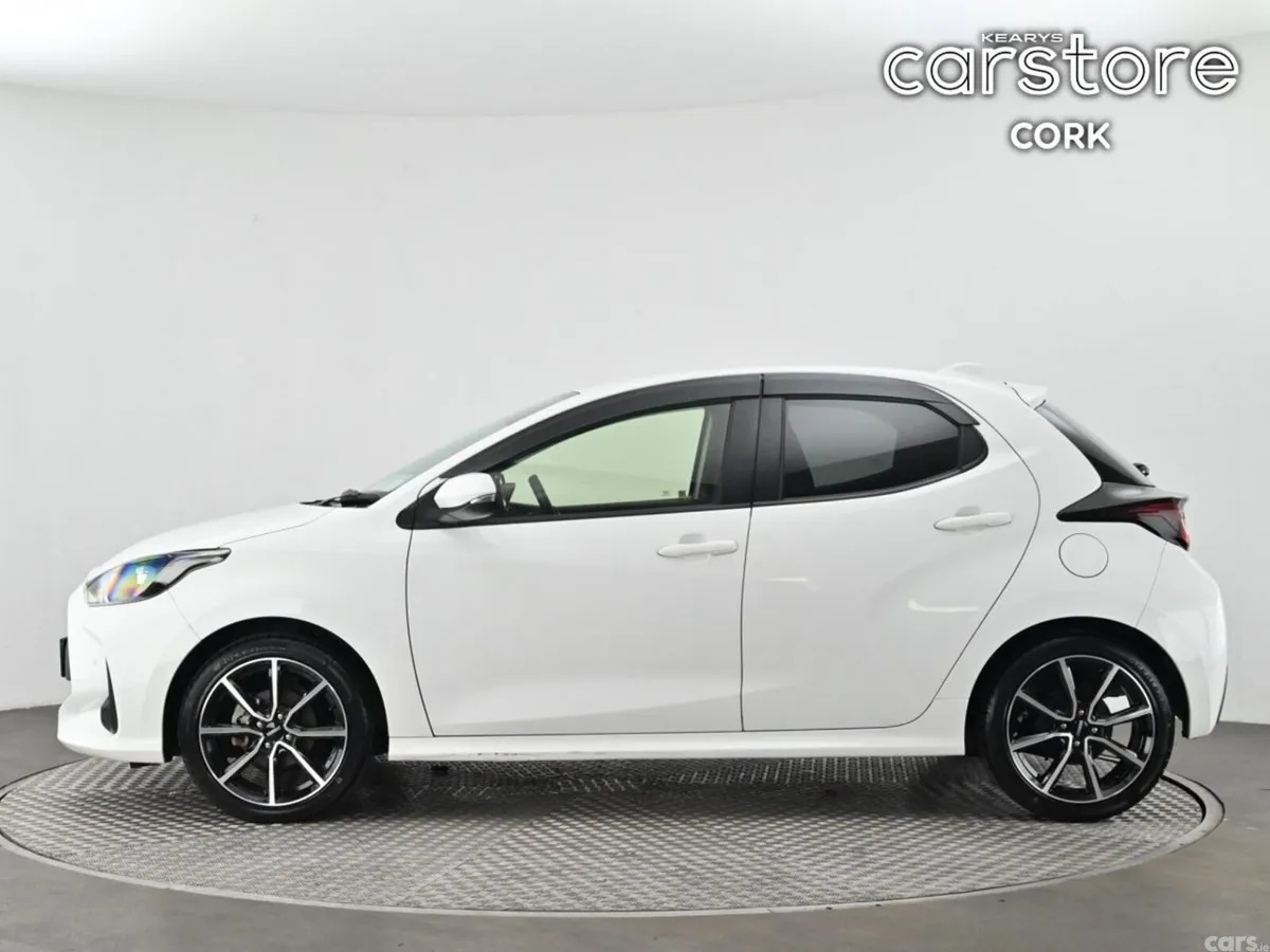 Toyota Yaris Hatchback, Petrol Hybrid, 2021, White