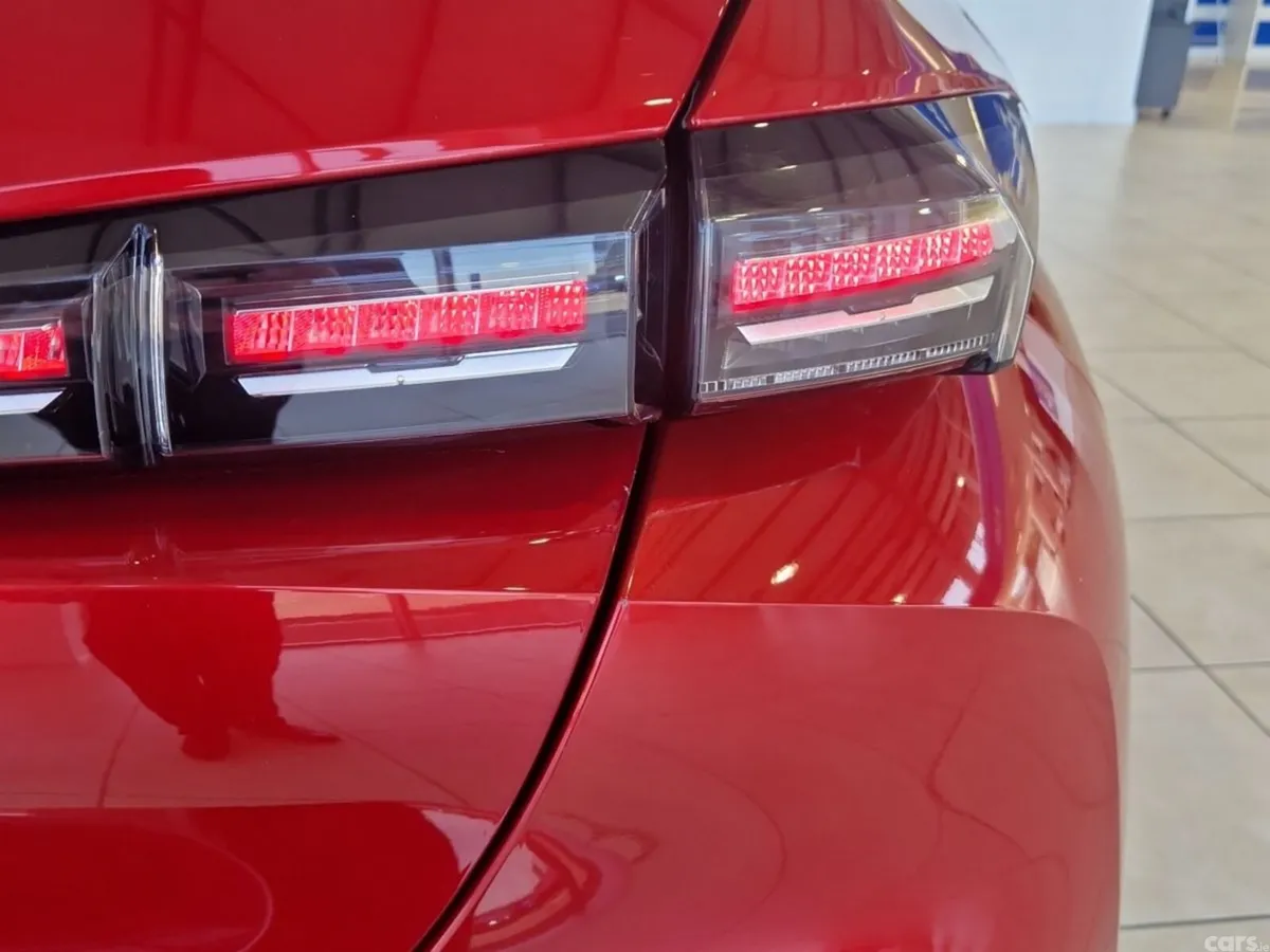 Peugeot 308 Hatchback, Diesel, 2023, Red