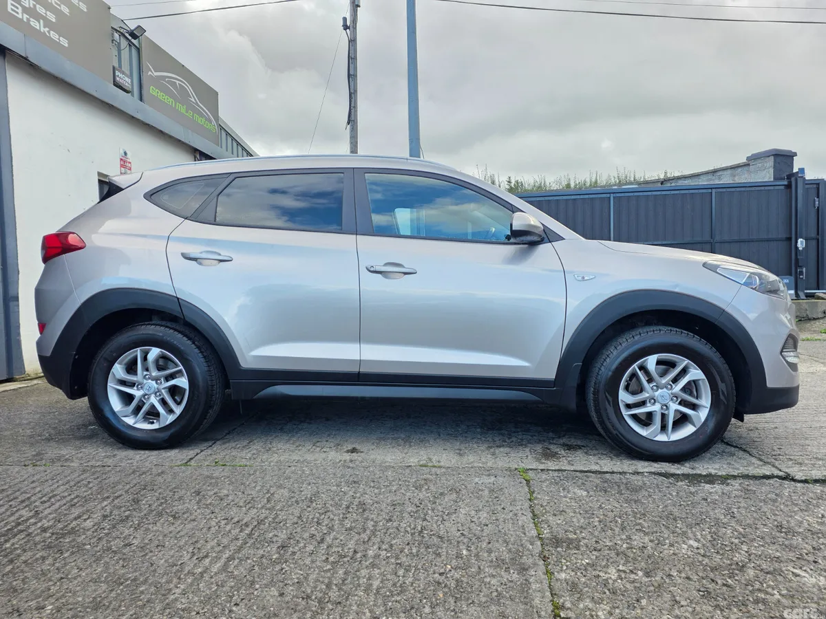 Hyundai Tucson SUV, Petrol, 2016, White