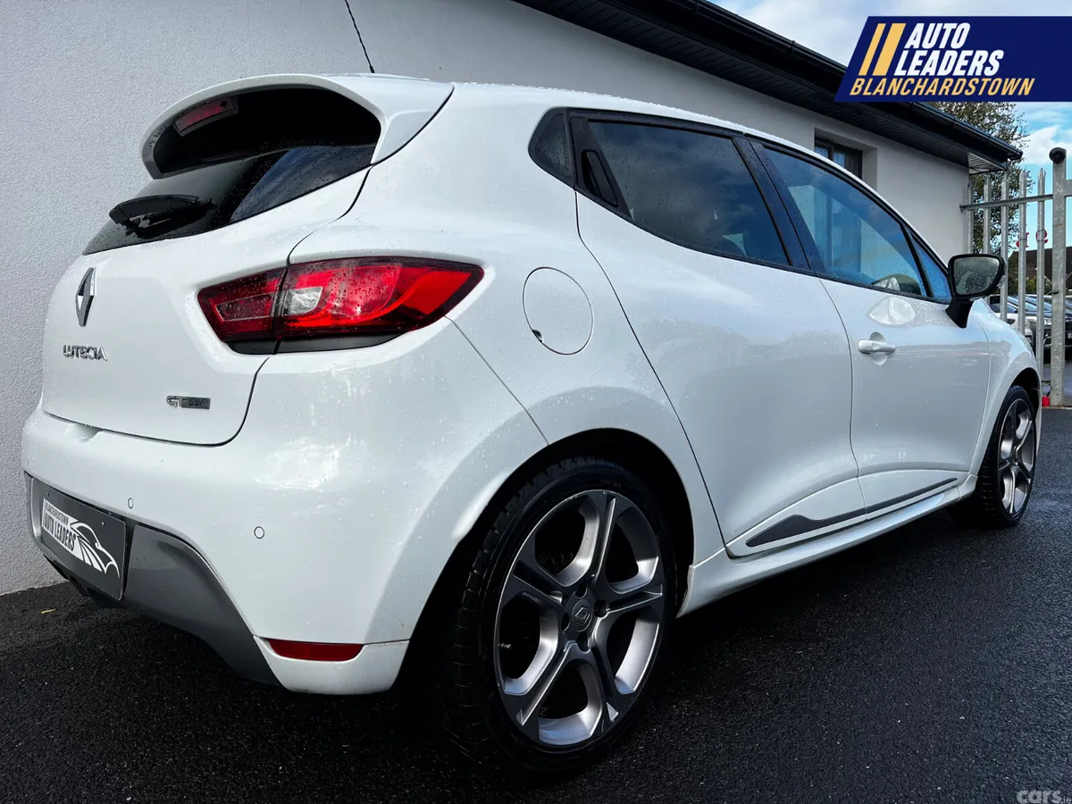 Renault Clio Hatchback, Petrol, 2016, White
