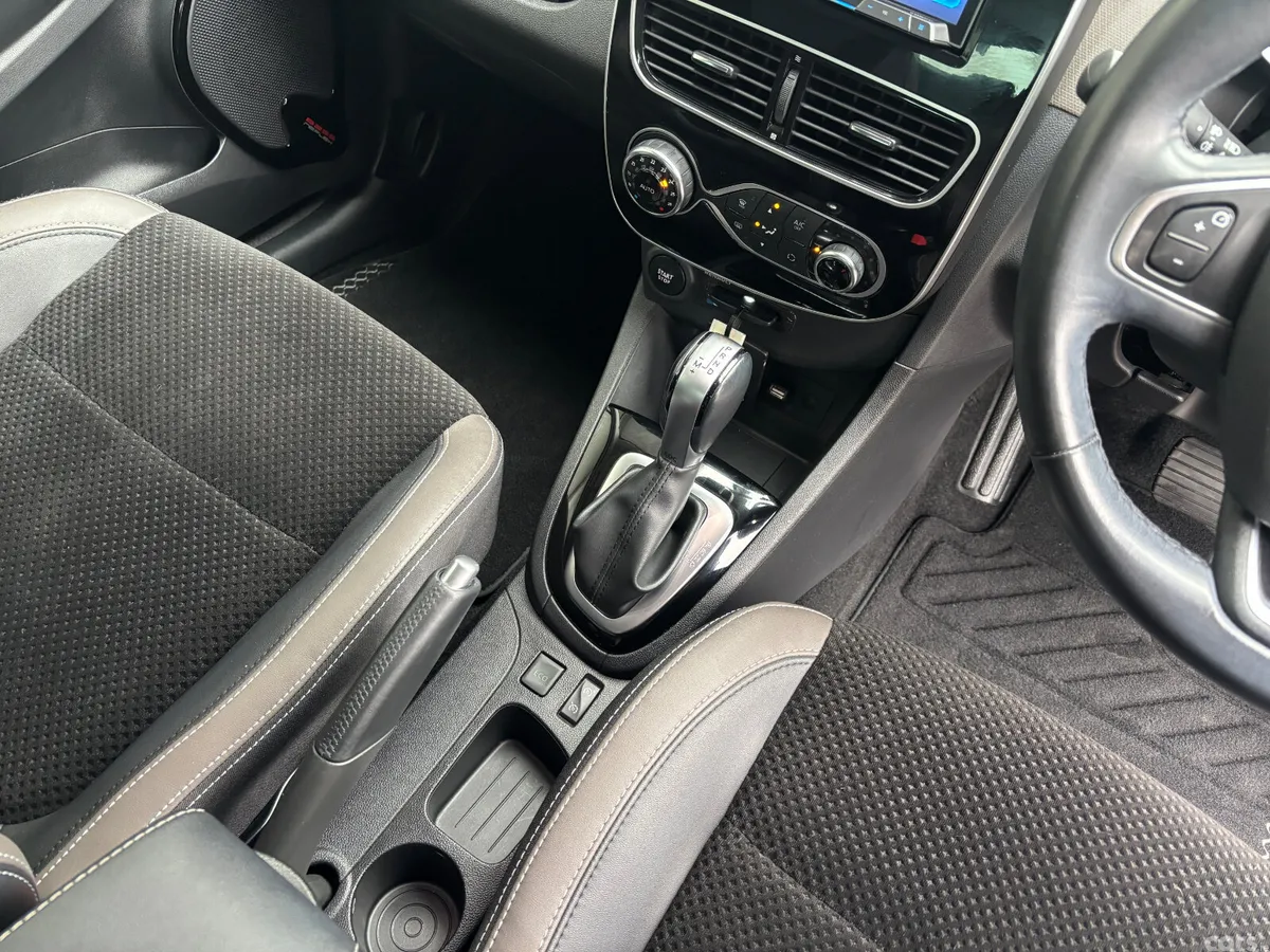 Renault Clio Hatchback, Petrol, 2018, White