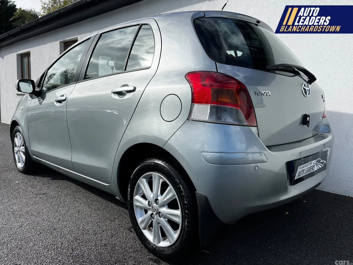 Toyota Yaris Hatchback, Petrol, 2010, Silver