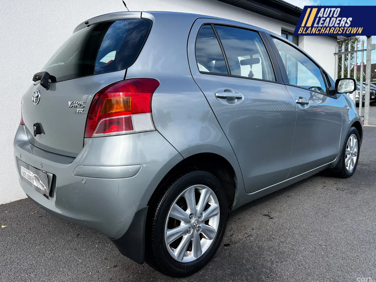 Toyota Yaris Hatchback, Petrol, 2010, Silver