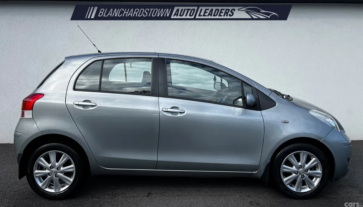 Toyota Yaris Hatchback, Petrol, 2010, Silver