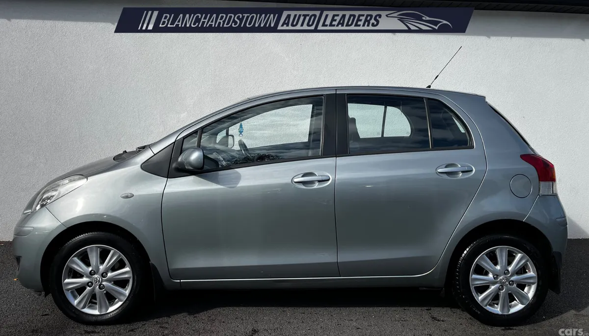 Toyota Yaris Hatchback, Petrol, 2010, Silver