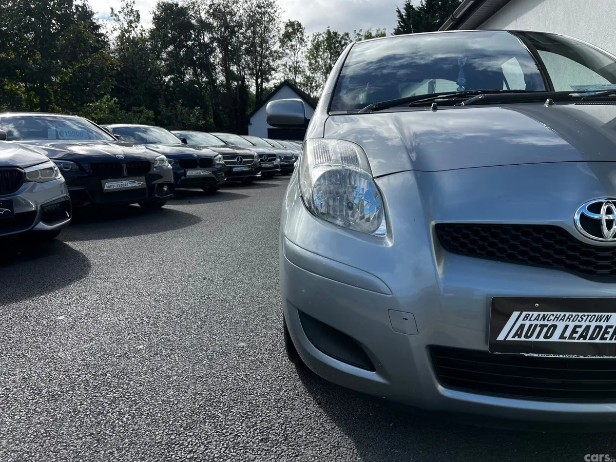 Toyota Yaris Hatchback, Petrol, 2010, Silver