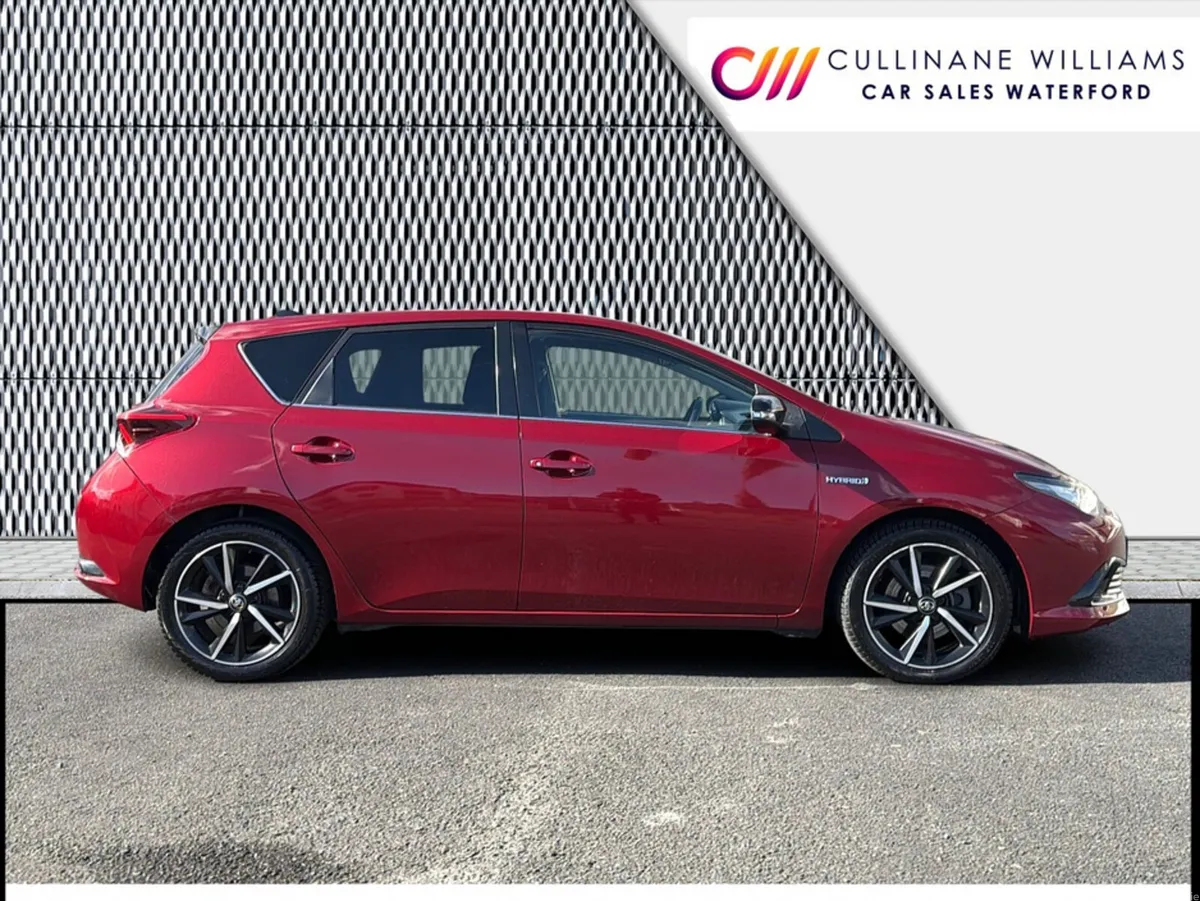 Toyota Auris Hatchback, Petrol Hybrid, 2018, Red