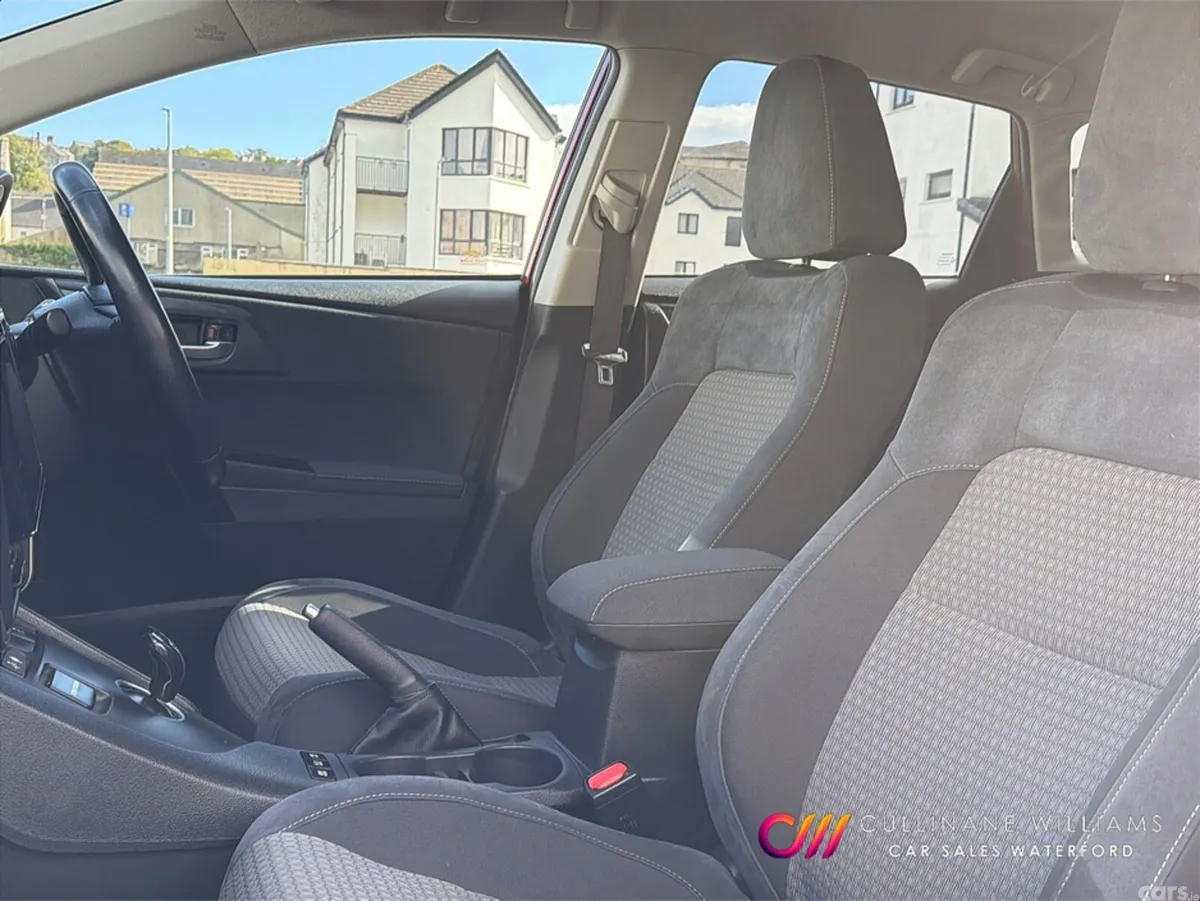 Toyota Auris Hatchback, Petrol Hybrid, 2018, Red