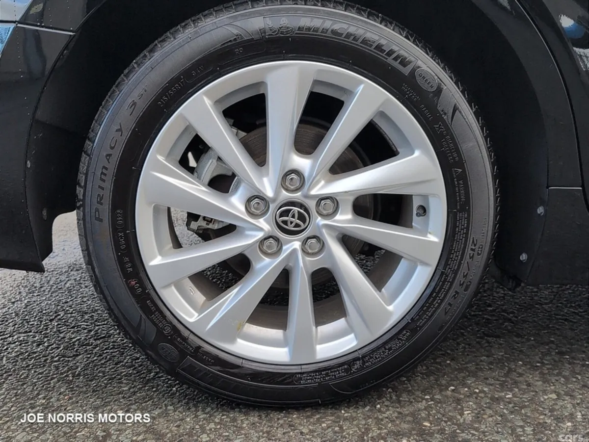 Toyota Camry Saloon, Petrol Hybrid, 2022, Black