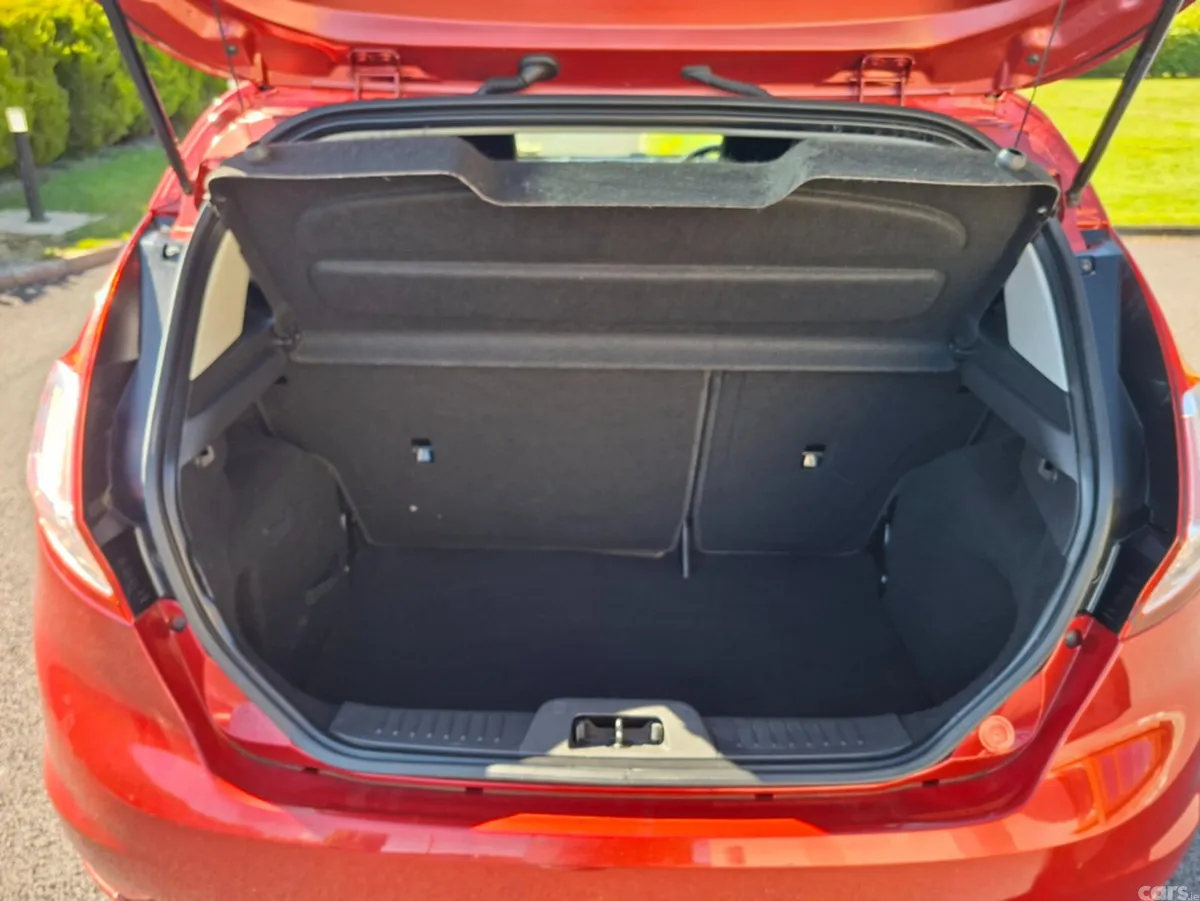 Ford Fiesta Hatchback, Petrol, 2017, Red