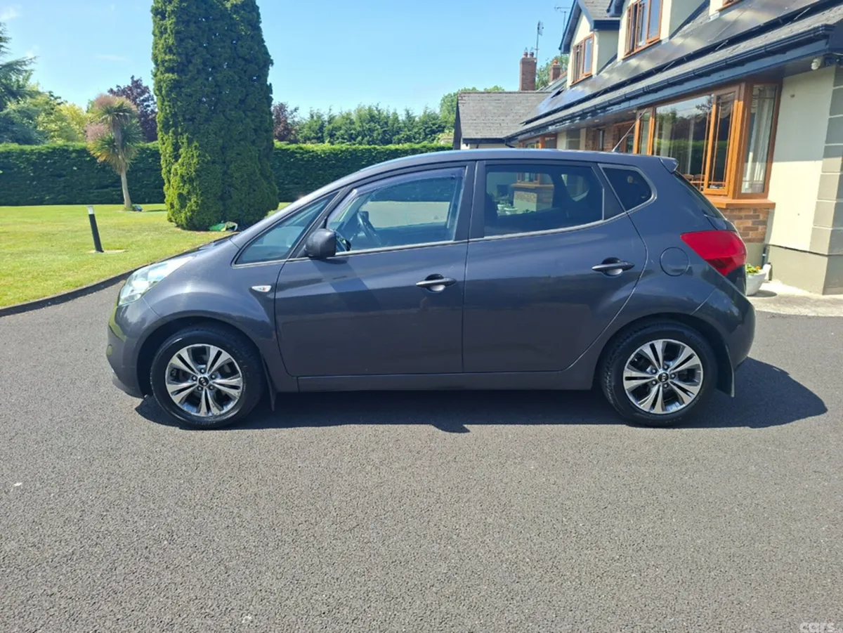 Kia Venga MPV, Diesel, 2016, Silver