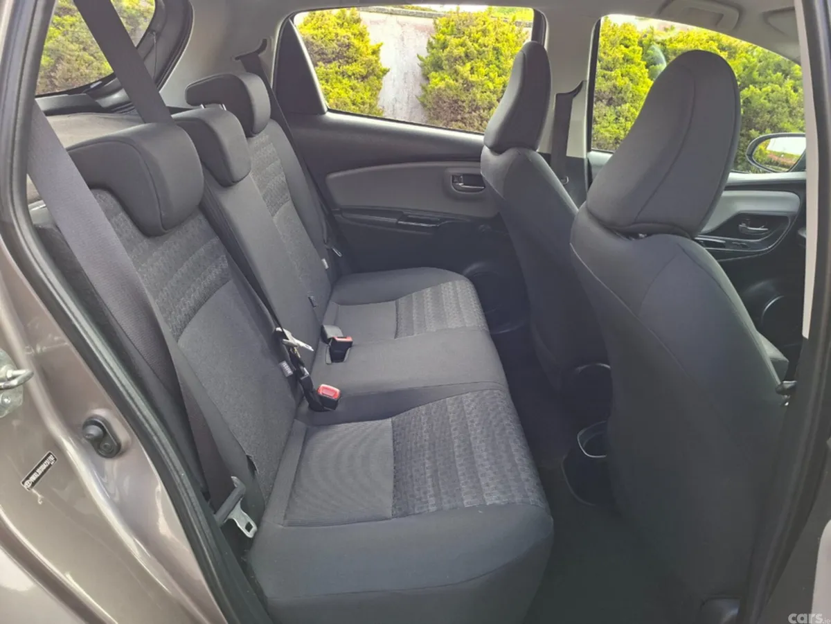 Toyota Yaris Hatchback, Petrol, 2017, Grey