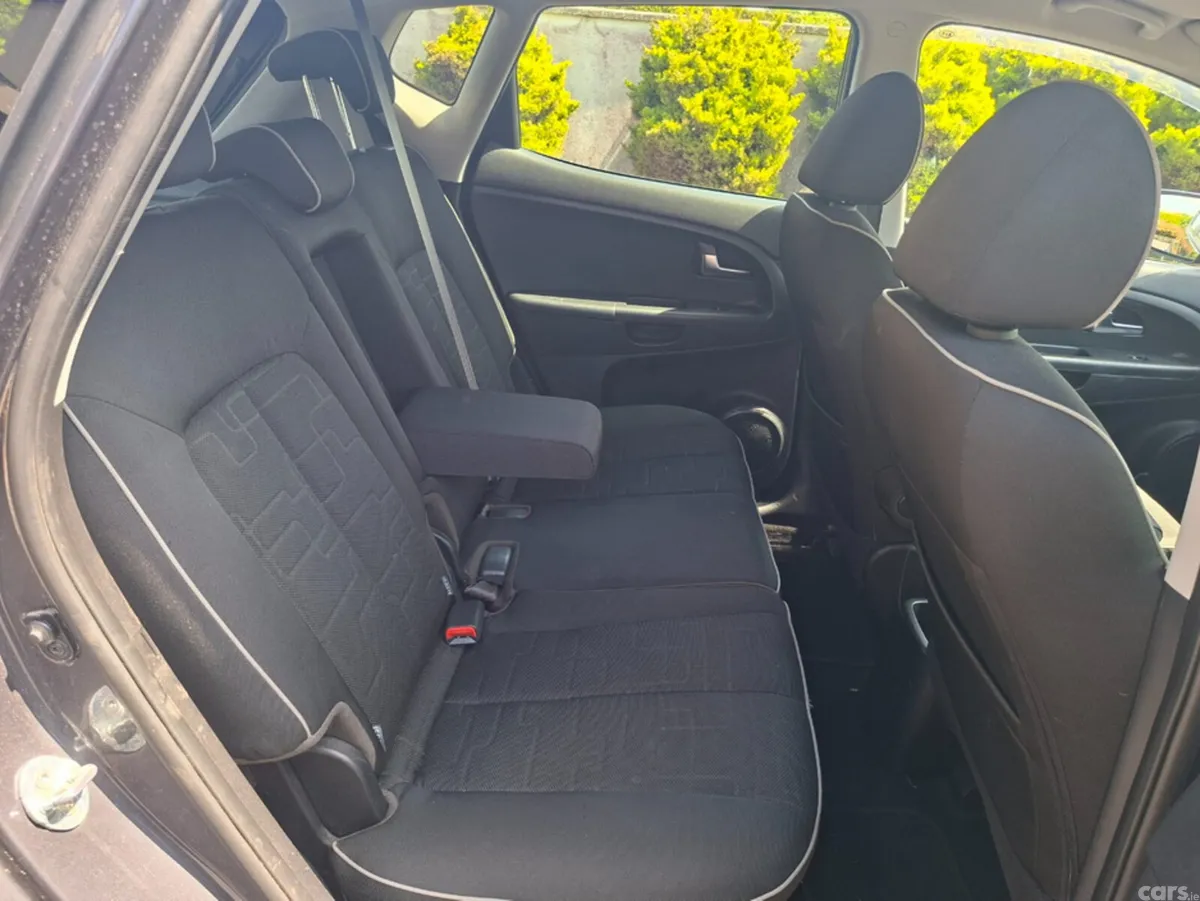 Kia Venga MPV, Diesel, 2016, Silver