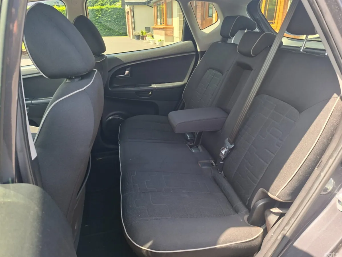 Kia Venga MPV, Diesel, 2016, Silver