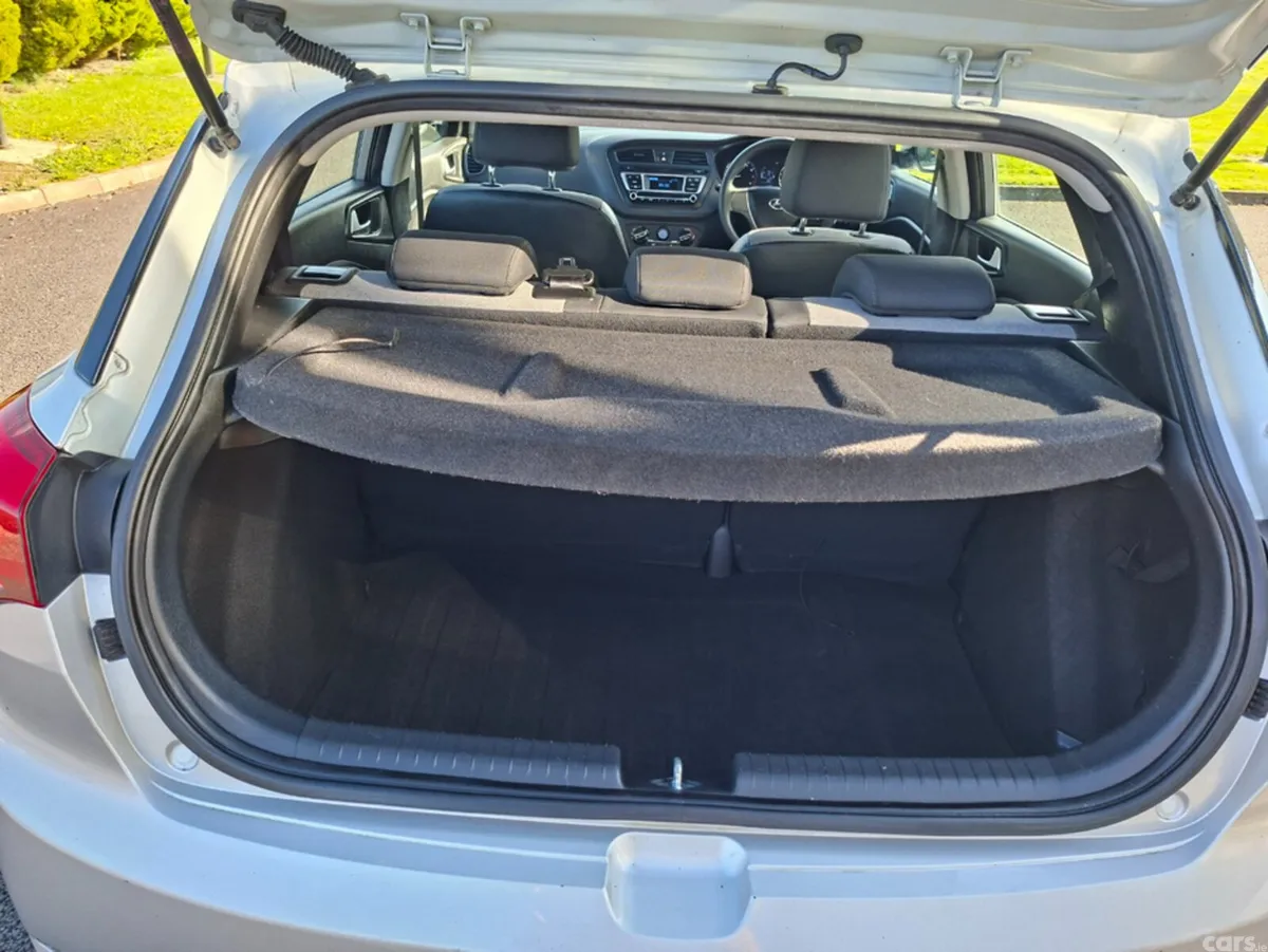 Hyundai i20 Hatchback, Petrol, 2016, Silver