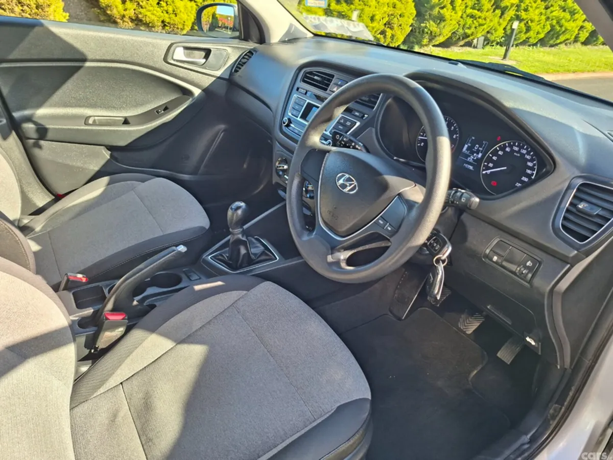 Hyundai i20 Hatchback, Petrol, 2016, Silver