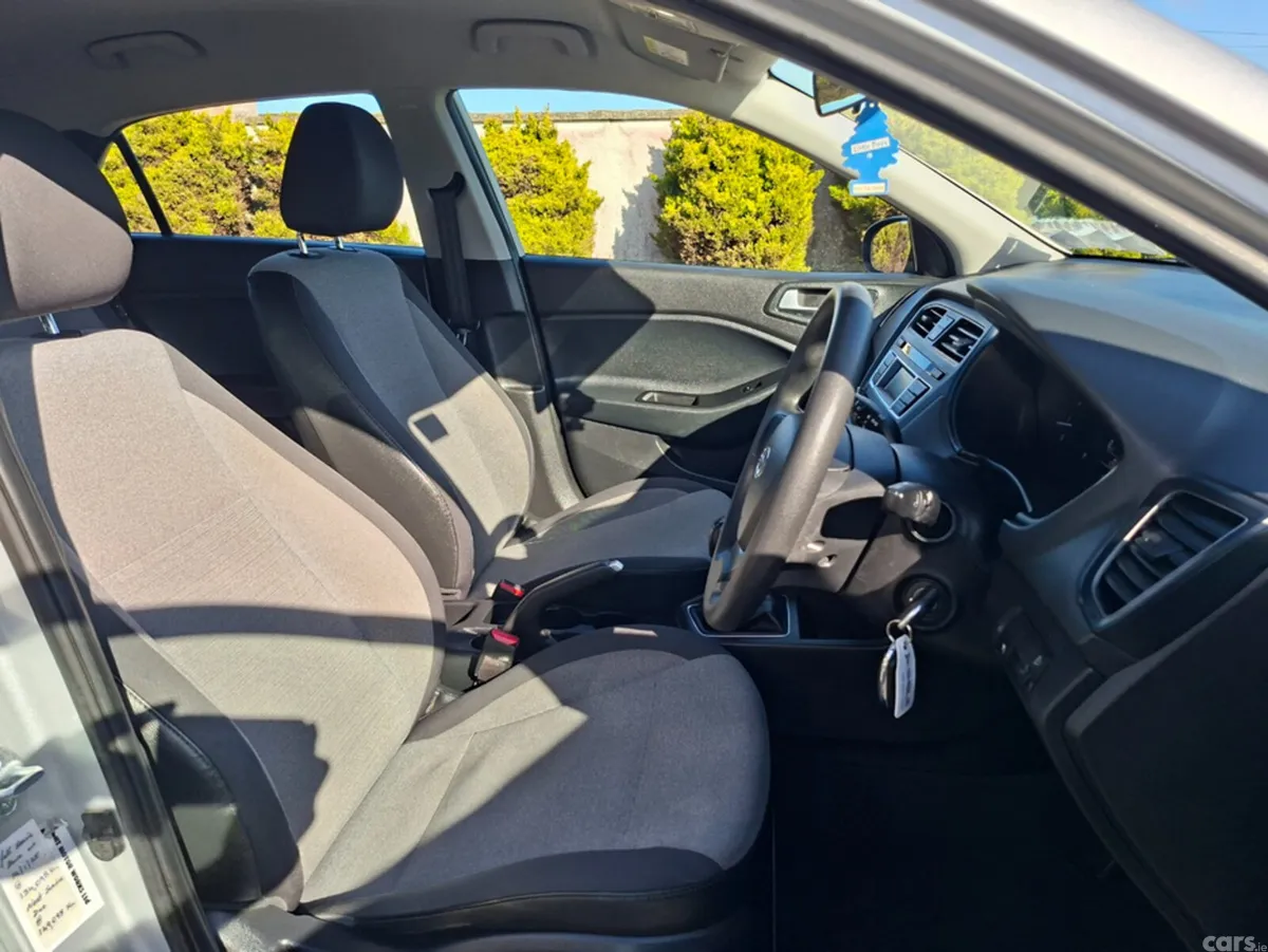 Hyundai i20 Hatchback, Petrol, 2016, Silver
