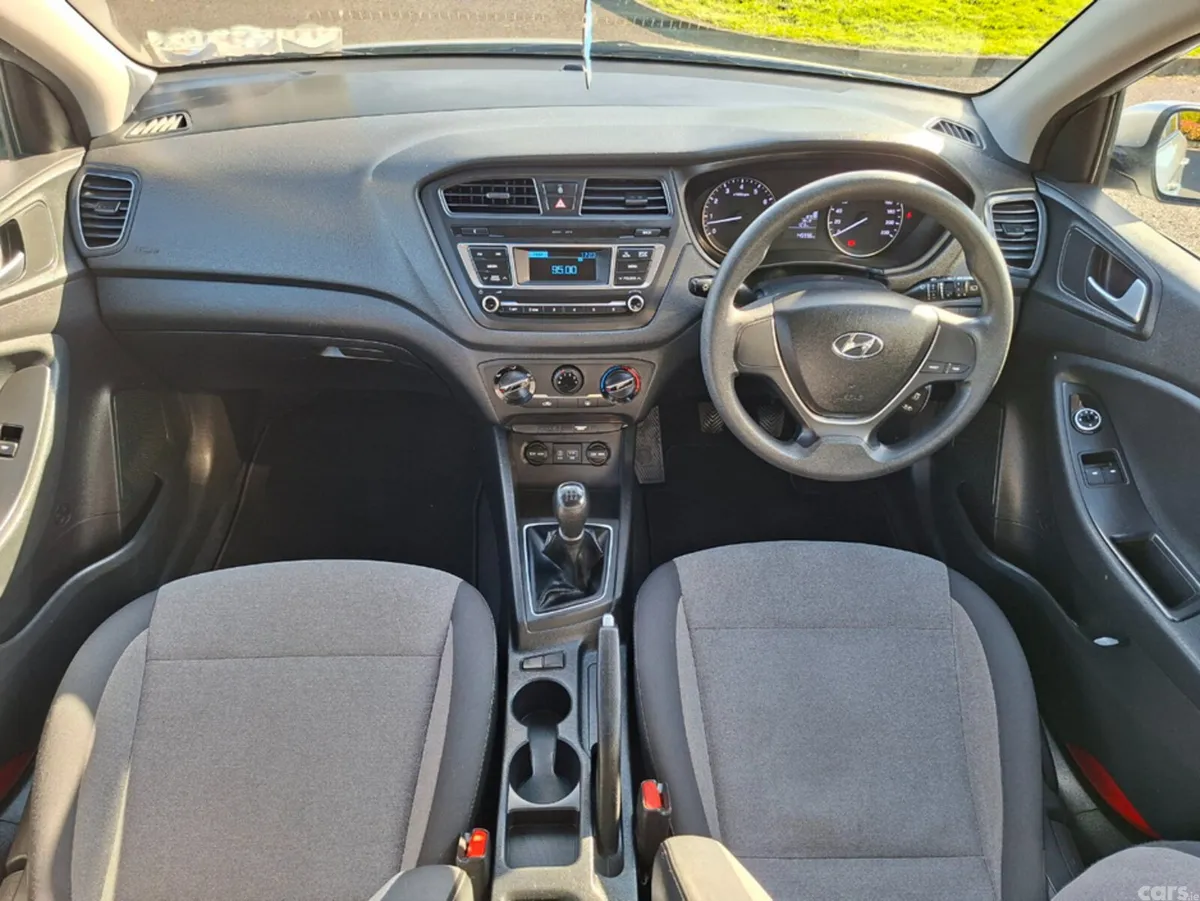 Hyundai i20 Hatchback, Petrol, 2016, Silver
