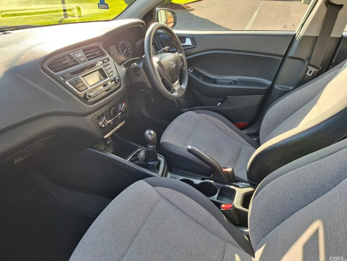 Hyundai i20 Hatchback, Petrol, 2016, Silver