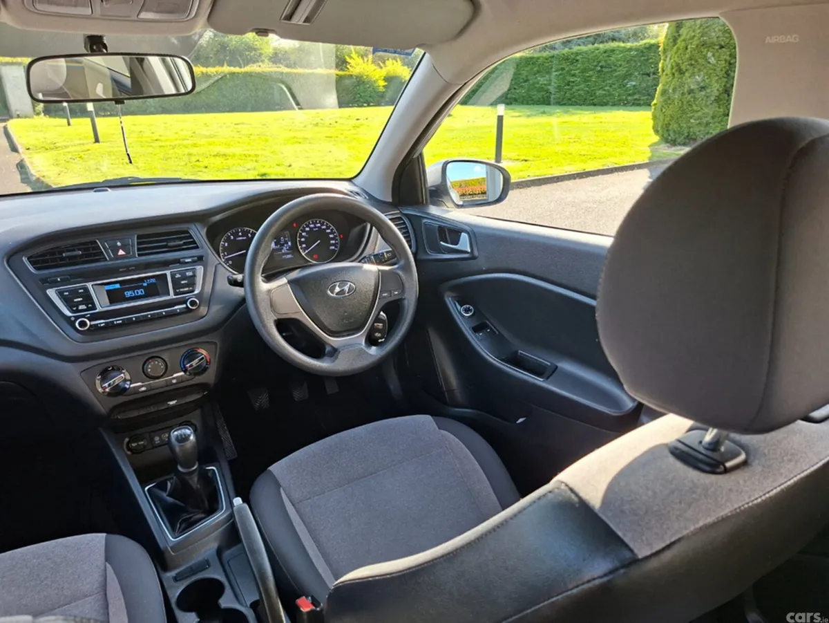 Hyundai i20 Hatchback, Petrol, 2016, Silver