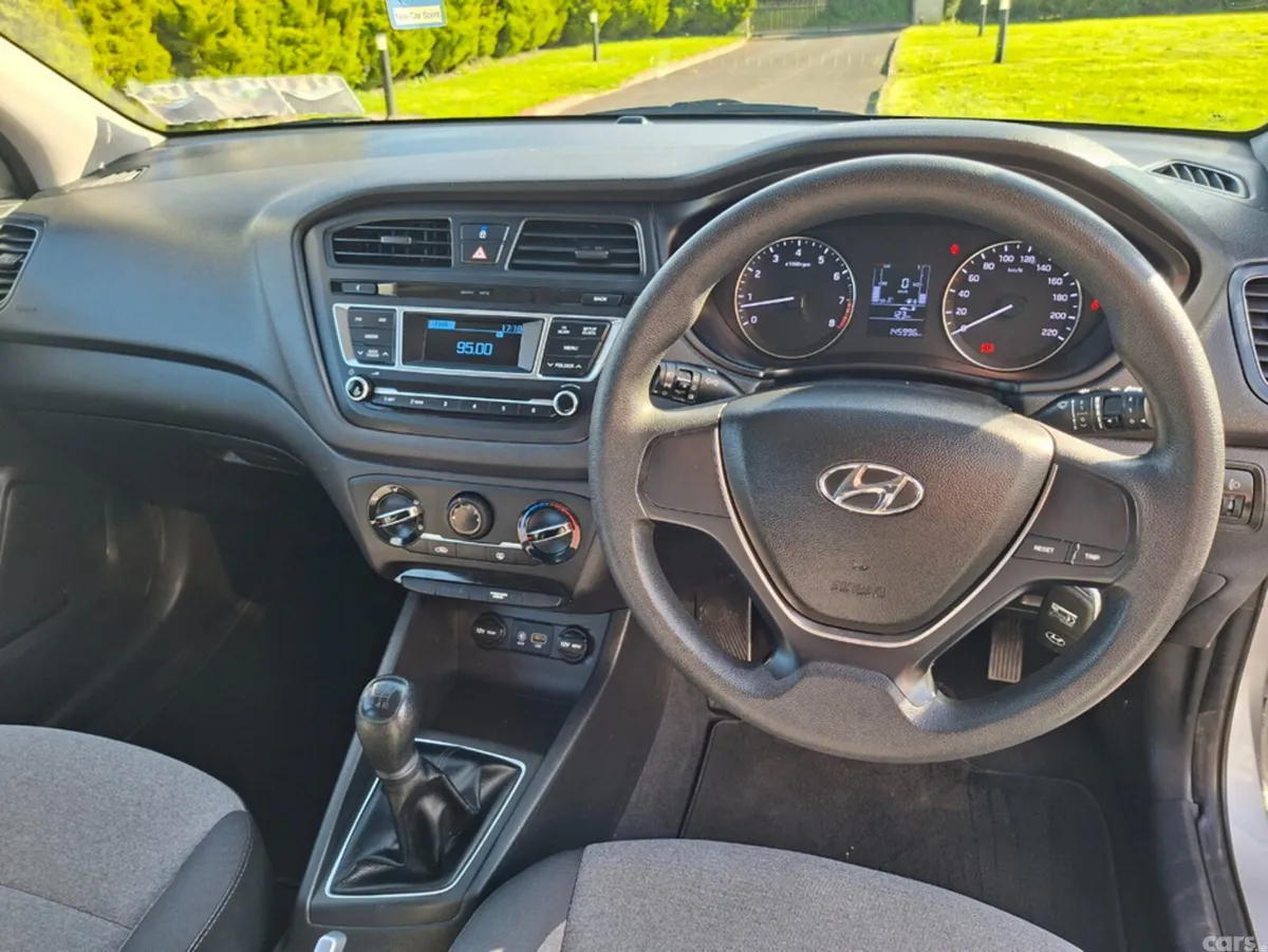 Hyundai i20 Hatchback, Petrol, 2016, Silver
