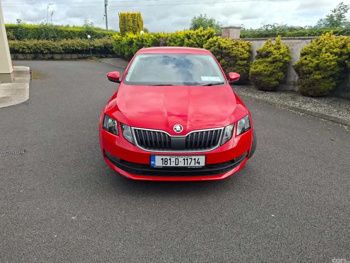Skoda Octavia Hatchback, Petrol, 2018, Red