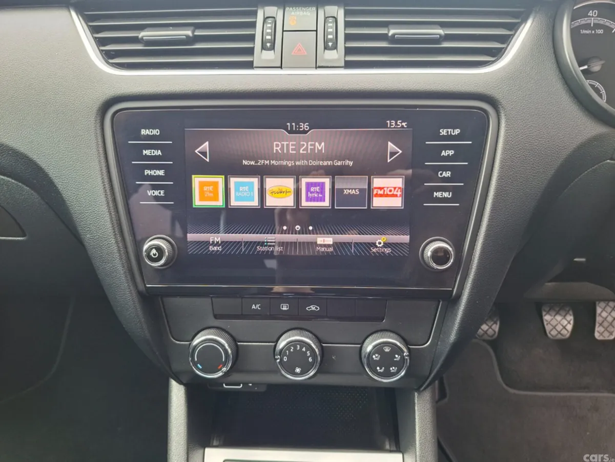 Skoda Octavia Hatchback, Petrol, 2018, Red