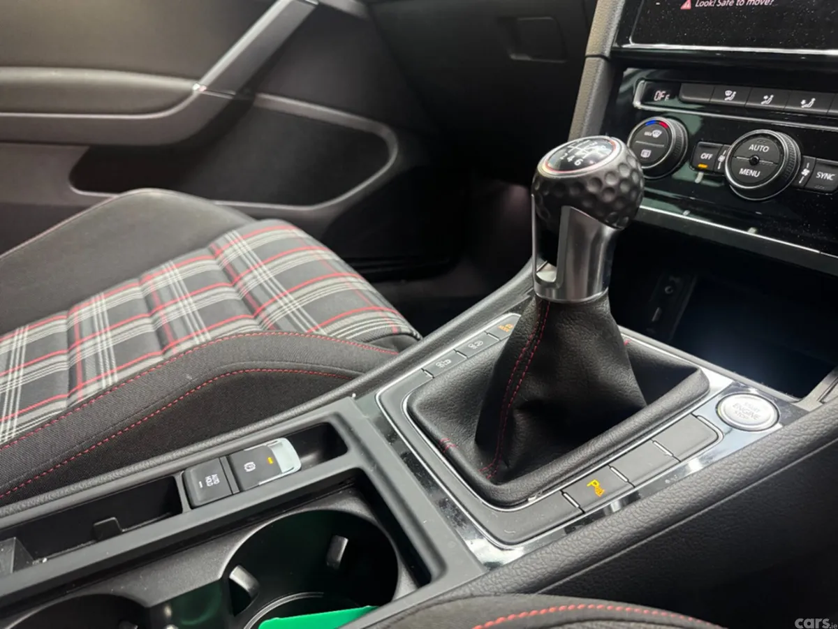 Volkswagen Golf Hatchback, Petrol, 2017, White