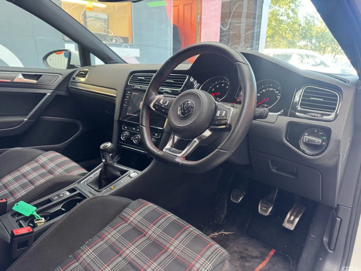 Volkswagen Golf Hatchback, Petrol, 2017, White