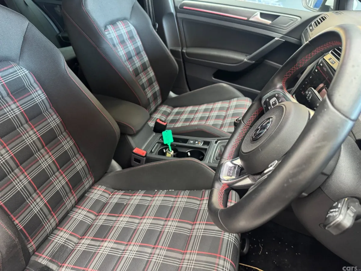 Volkswagen Golf Hatchback, Petrol, 2017, White